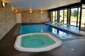 Château de Crawhez Propriété luxueuse avec piscine privée gites-et-bien-etre